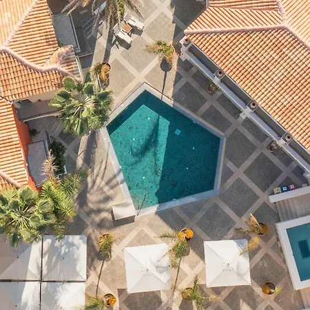 호텔 Grecotel Plaza House 레팀노